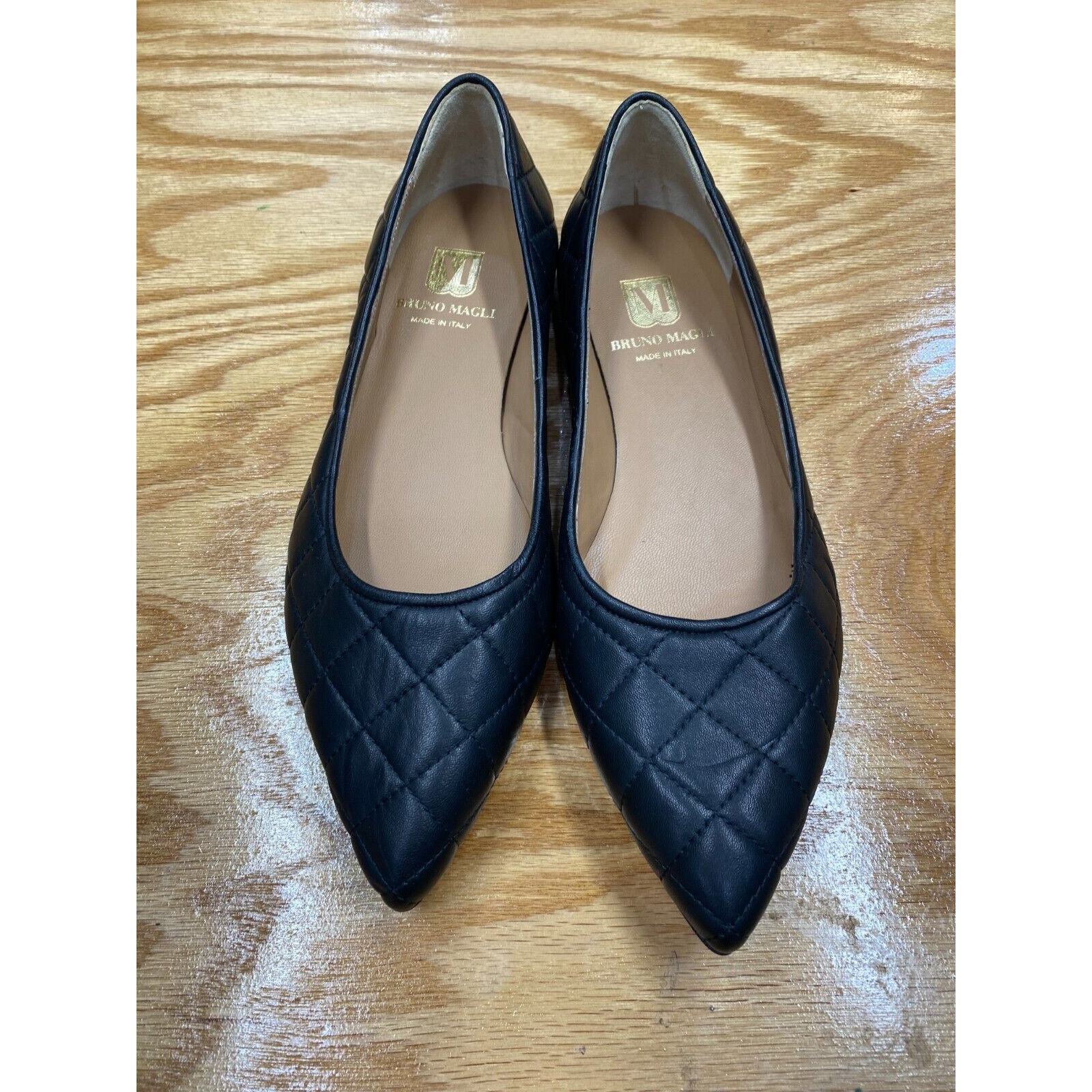 Bruno Magli Bianca Flats Shoes Women's 7 Black Quilted Leather Pointed Toe S25